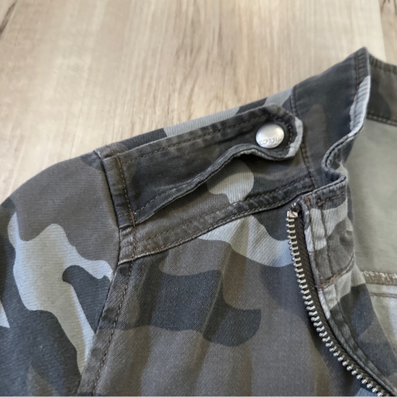 Express women's Anorak Camo Print multiple pocket Jacket! Size small & Petite!!! - Picture 5 of 7
